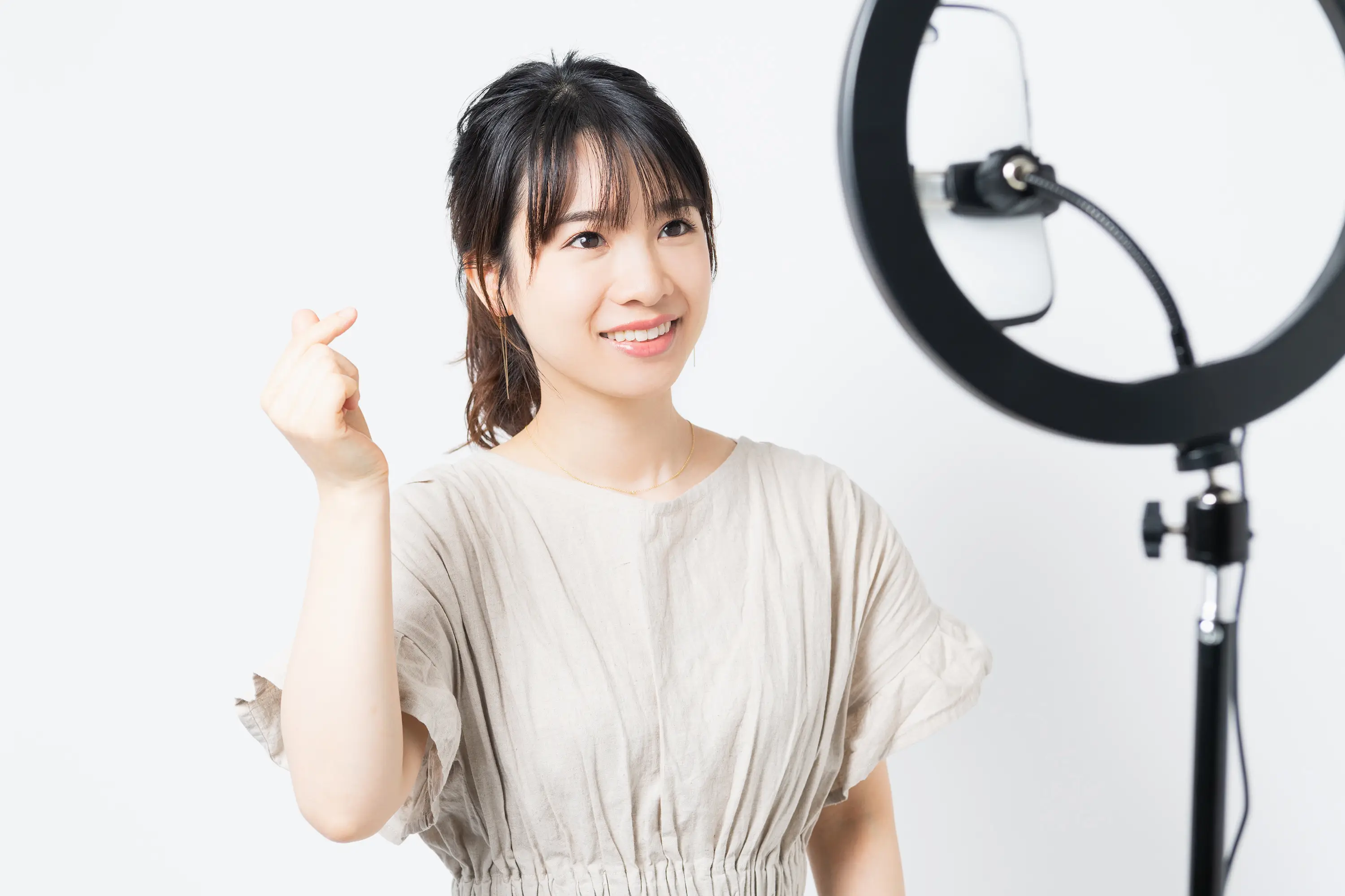 ライバーとは何？ライブ配信とは？収入源やメリット｜Q＆Aも紹介