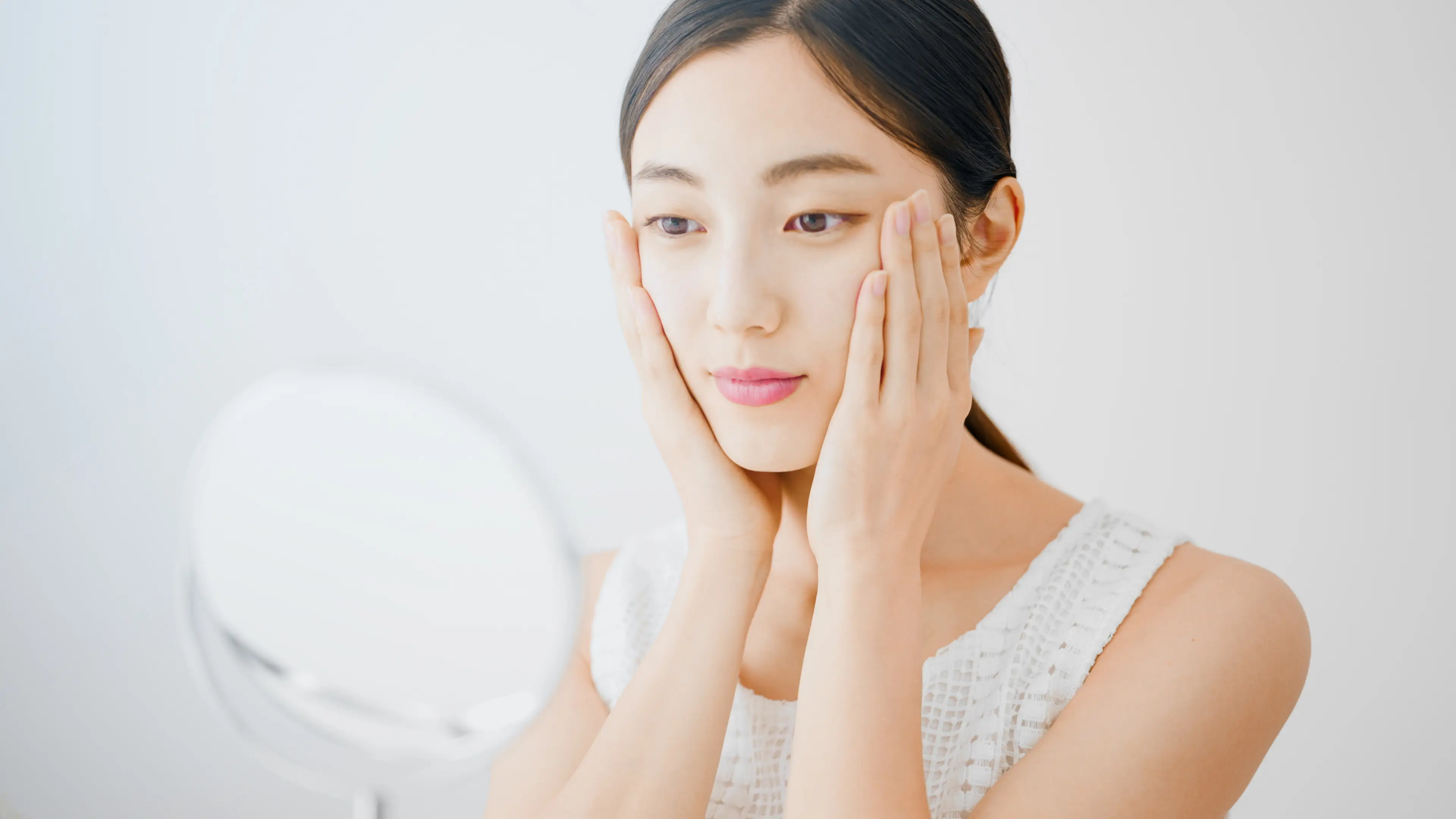 【顔が臭い理由とは？】皮脂の脂や鼻周りの臭い、体臭の原因と対策を解説