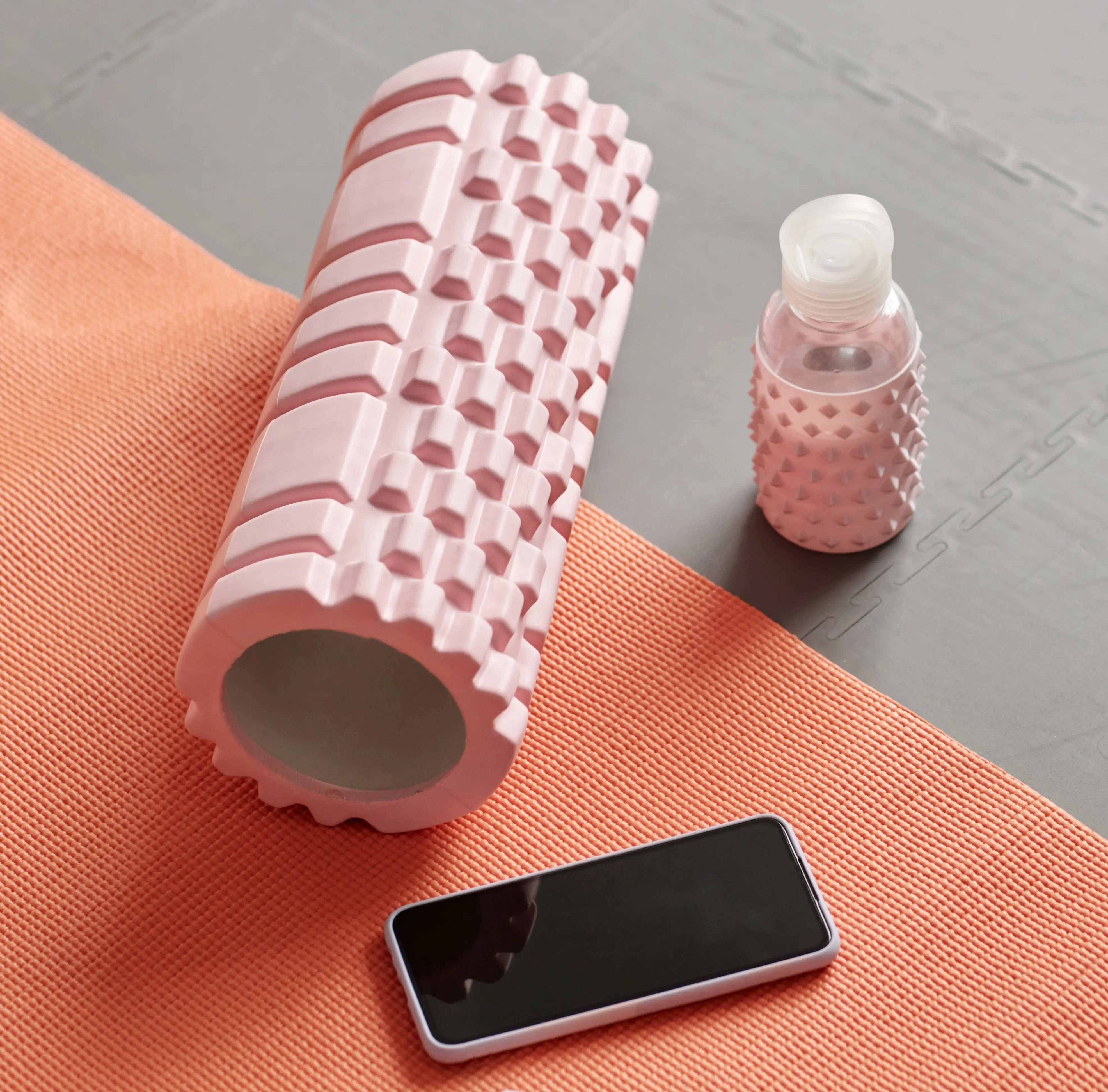 【フォームローラーで脚痩せ！】むくみと張りを解消する効果的な使い方を紹介