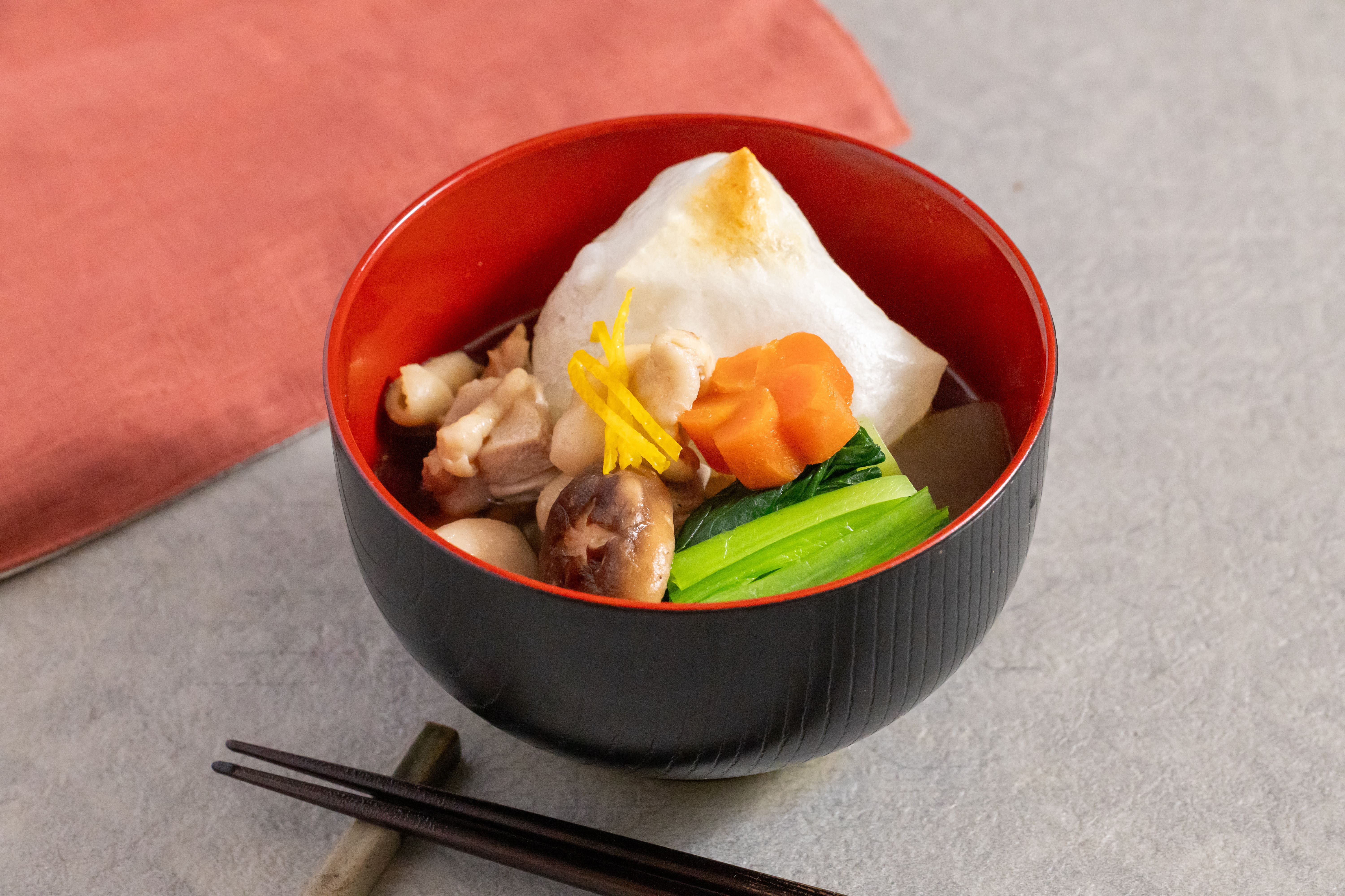 【お雑煮の具材】関東と関西など地域別の違いと意味、簡単人気レシピを紹介！