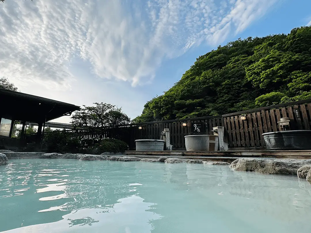 秋の連休は温泉旅行へ!女子旅・日帰り旅にもピッタリな全国のおすすめ温泉地10選